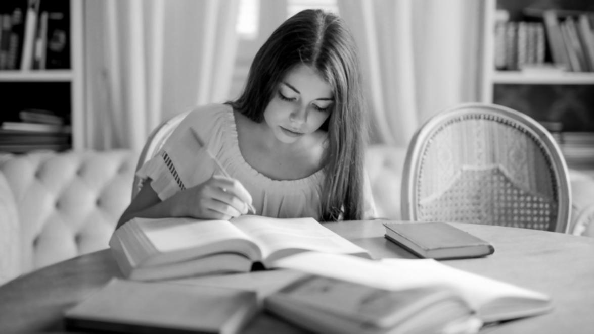 Σύγχρονη διαδικτυακή εκπαίδευση με έμφαση στην αριστεία